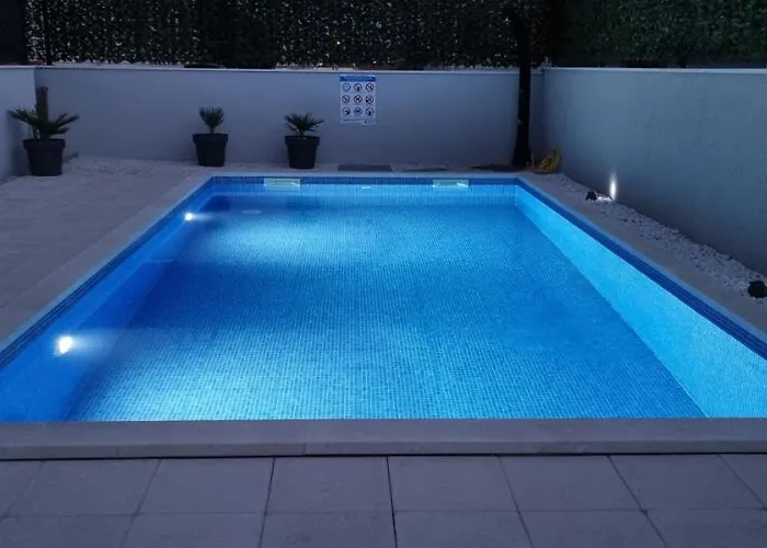 アパート Elite トロギール